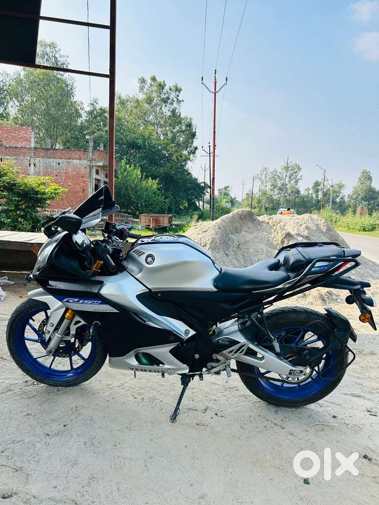 Yamaha R15 M