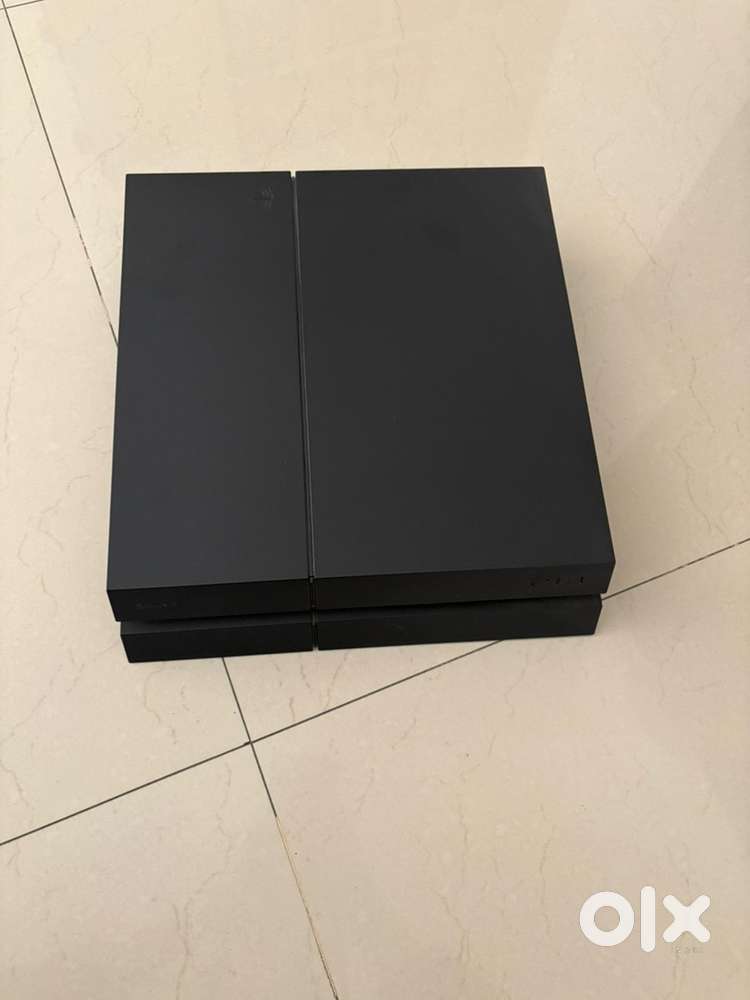 PS4 + 2 controller + 12 games