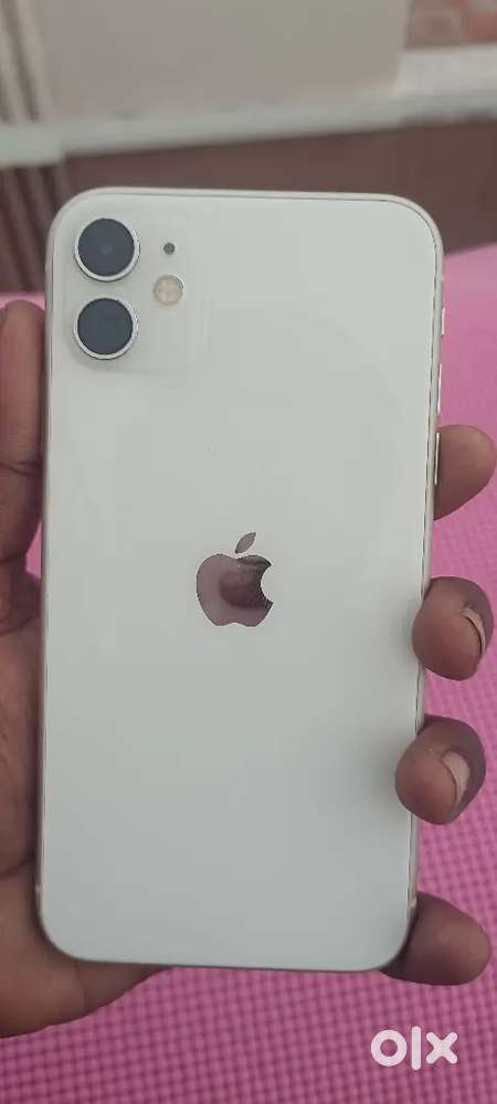 iPhone 11 64 gb New condition heath 77