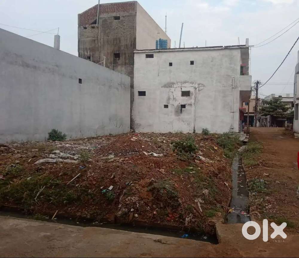 60 LACS ME 109 GAJ KA PLOT WOH BHI VIT COLLEGE KE PAS.