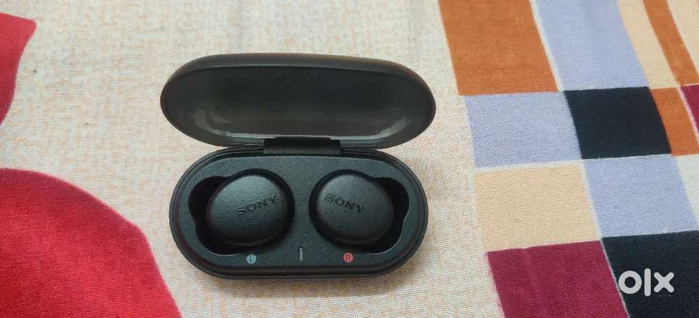 Sony airport xb700 good quality sound based