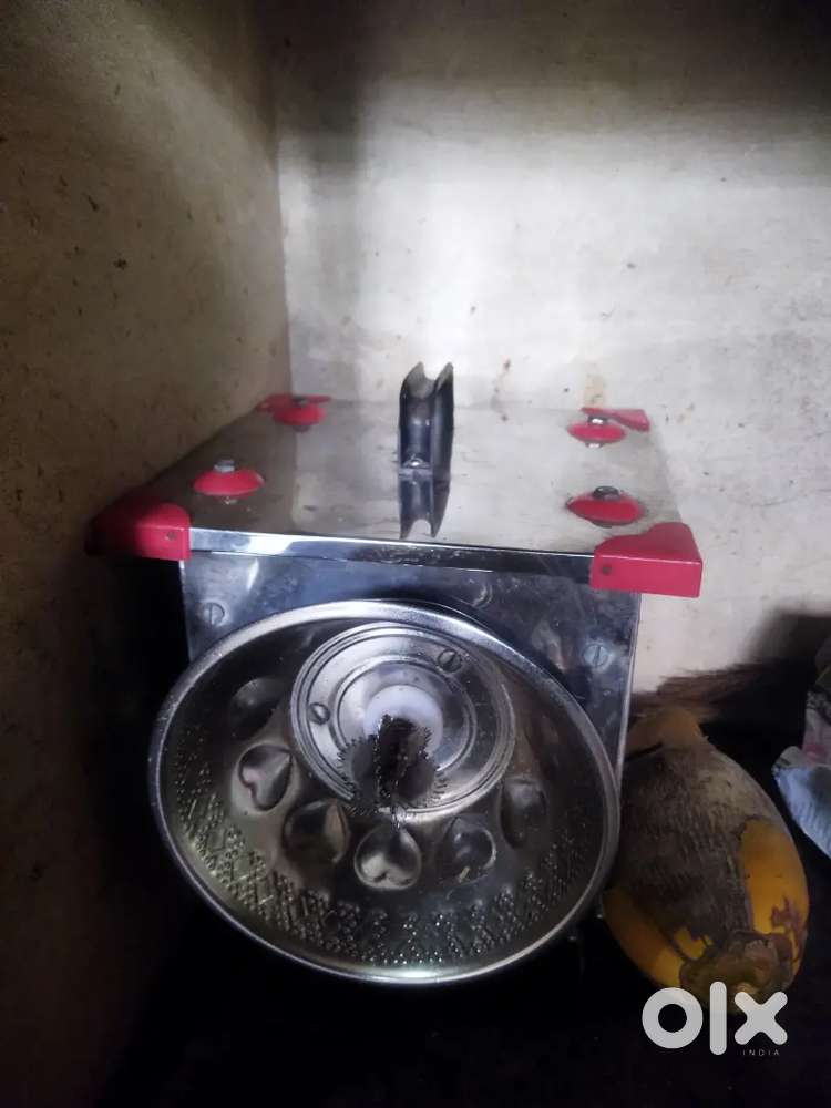 Coconut grater machine