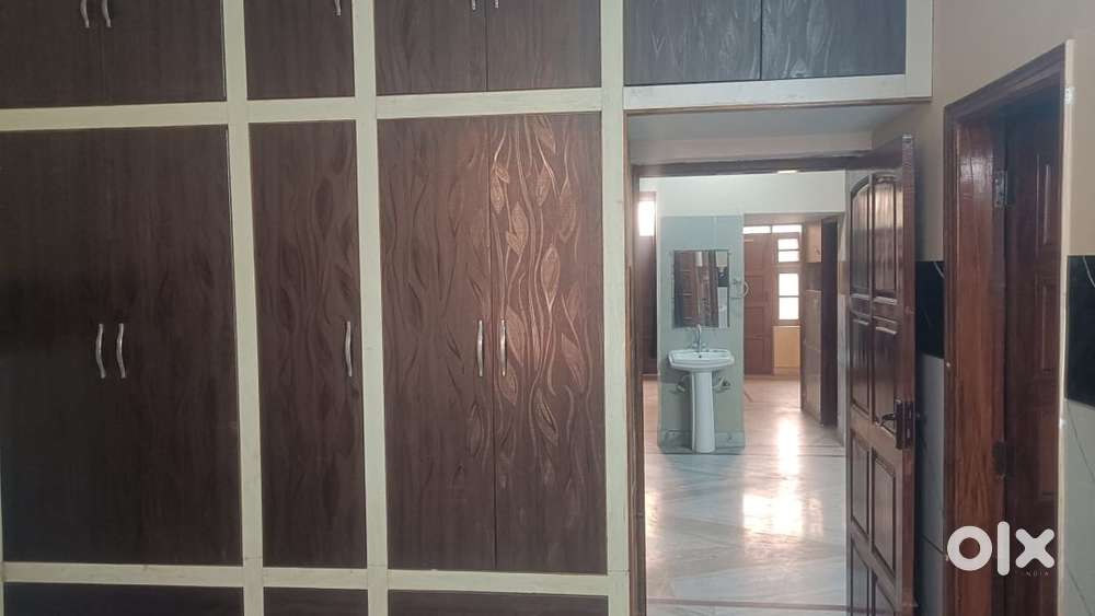 3Bhk first floor in sector 18