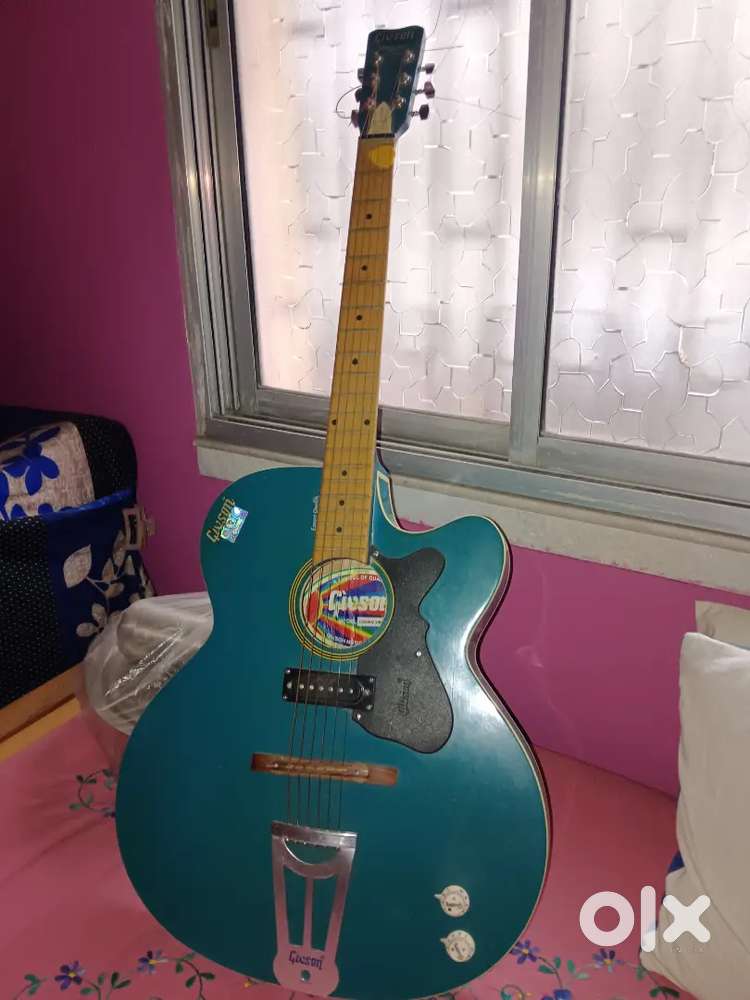 Givson acoustic guitar