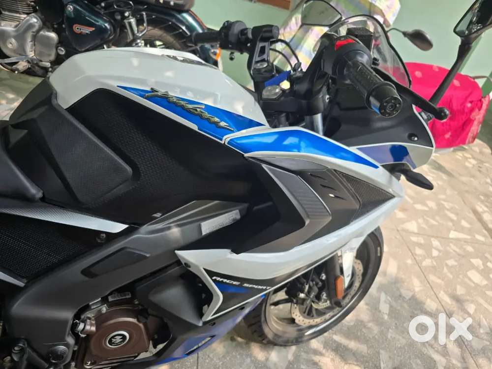 Bajaj pulsar rs200 2025 white available for sale in Danish kunj kolar