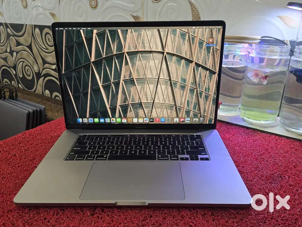 Apple Macbook Pro 2021 i7 16gb 512gb 5.5gb Graphics 16inch Retina