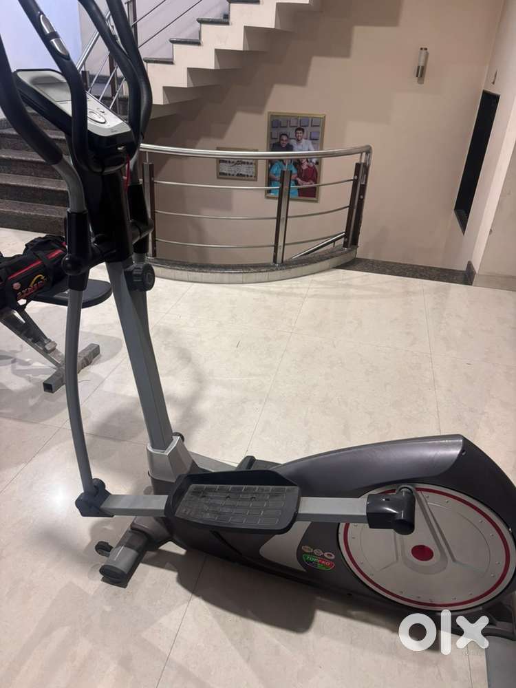 Excellent condition Elliptical/ Cross Trainer/ Gym Cycle