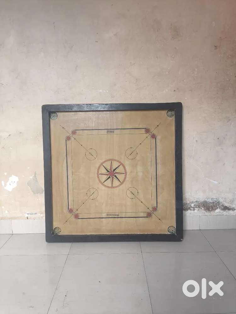 Carrom board