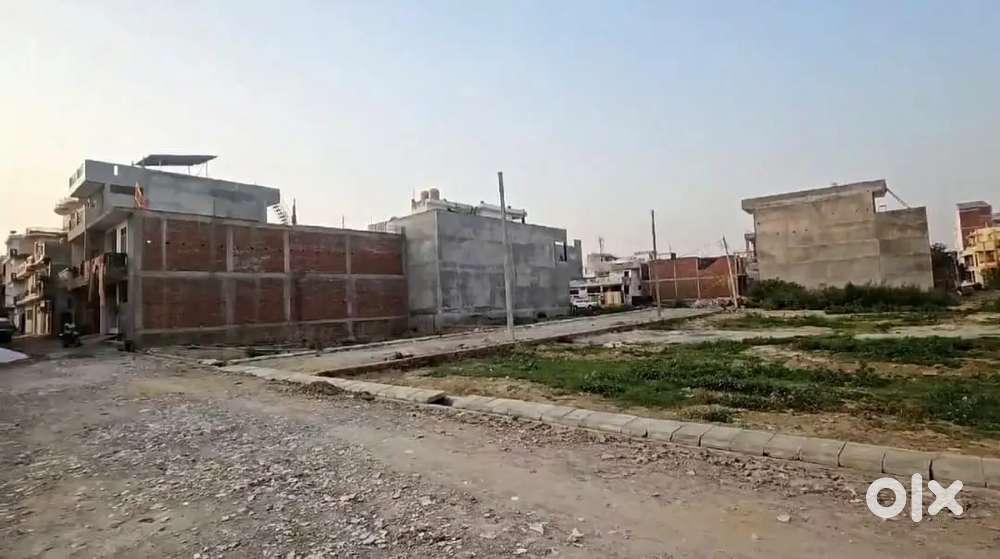 Gomti Nagar Vistar me society ka plot Le