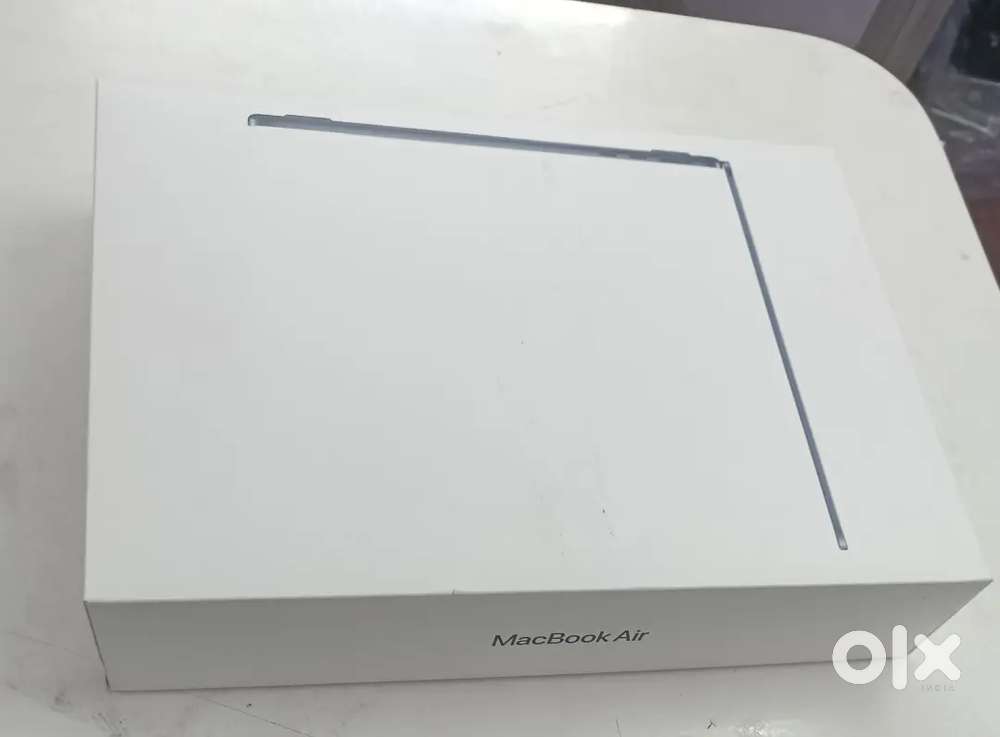 MacBook Air 
Apple M2
Year 2022