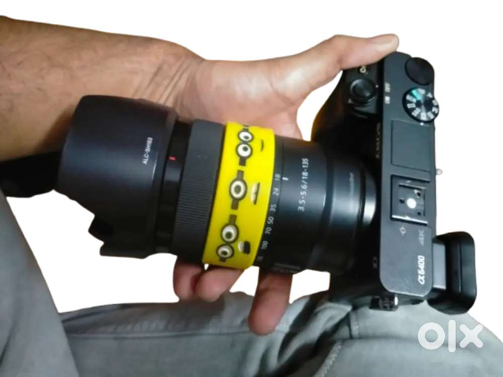 Sony 6400 No Any Scrach with 4 battery