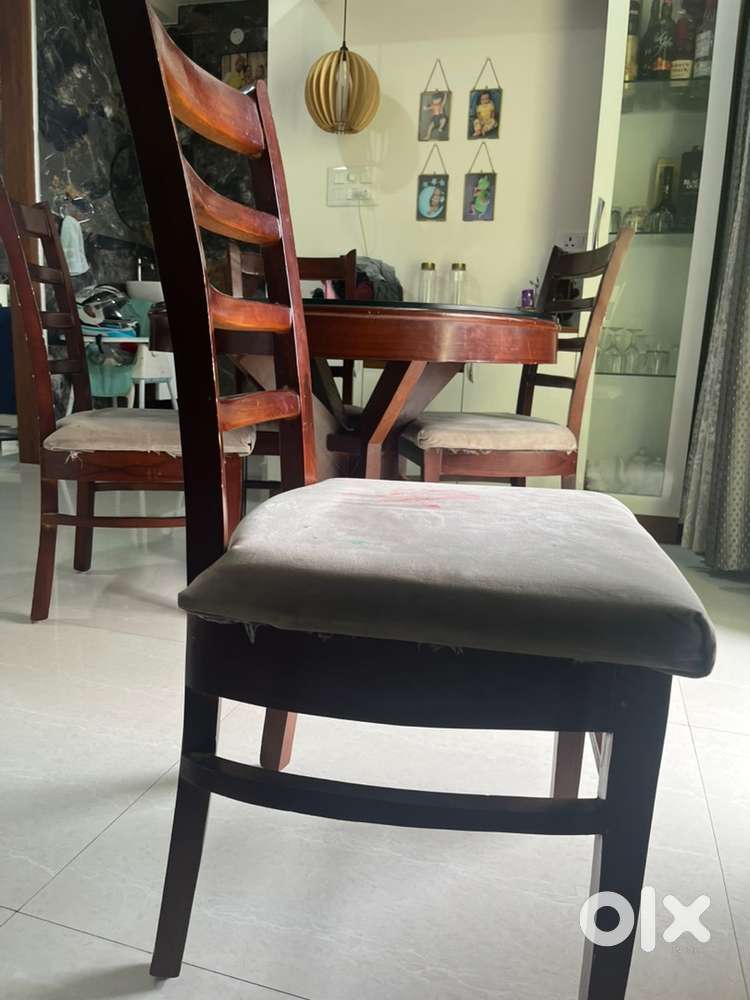 4 seater round dining table with 10mm glass