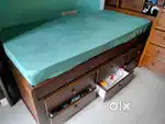 Single bed with storage drawers, headboard and second bed on wheels
