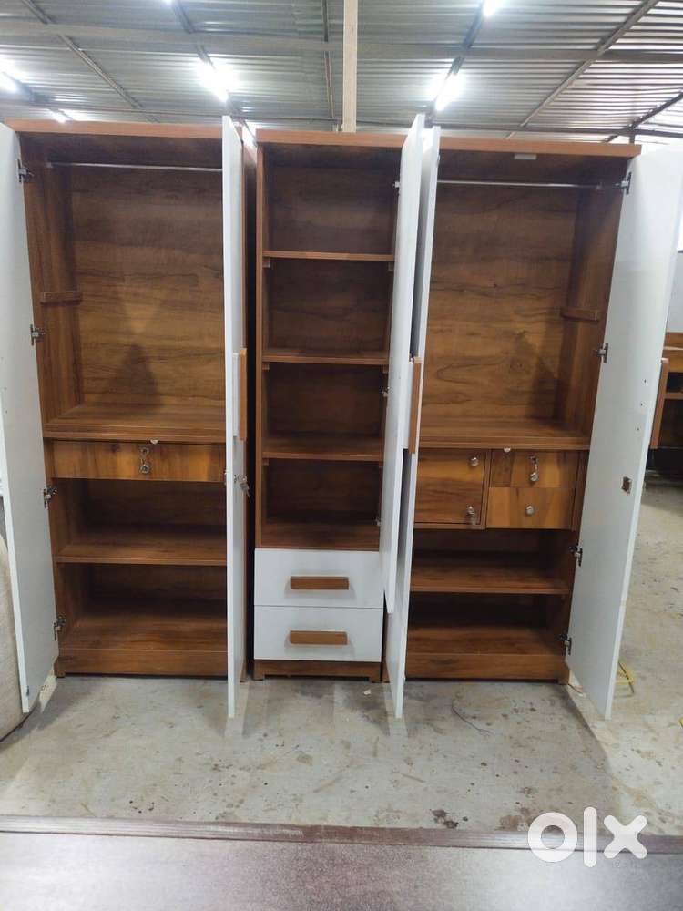WELL FURNISHED 5 DOOR WARDROBE FOR SELL