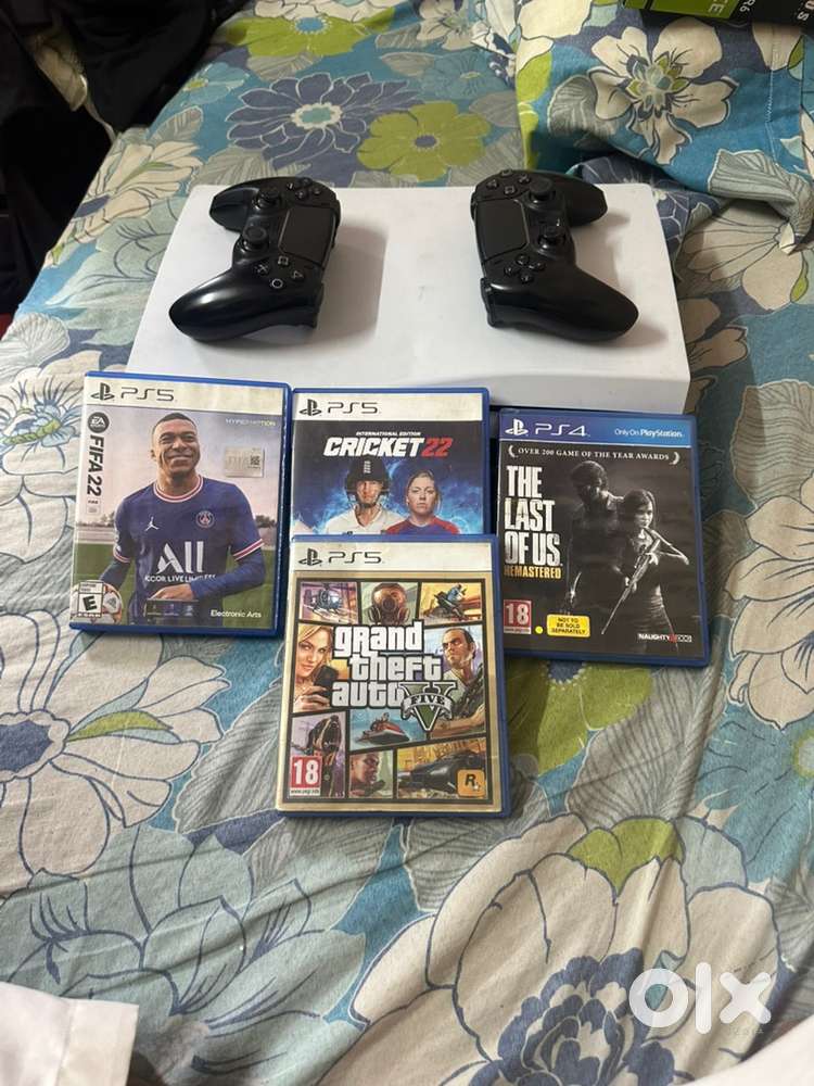 Ps5 Disc Edition With 7 games AND 2 controllers and Hdmi