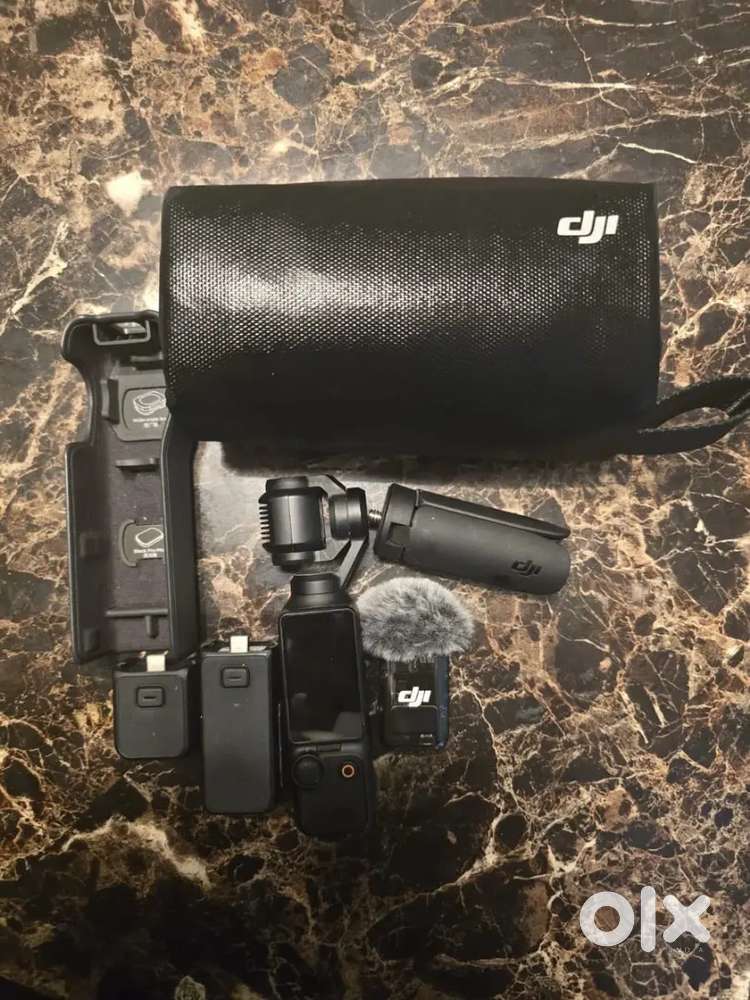 DJI Osmo Pocket 3 Creator Combo, Vlogging Camera