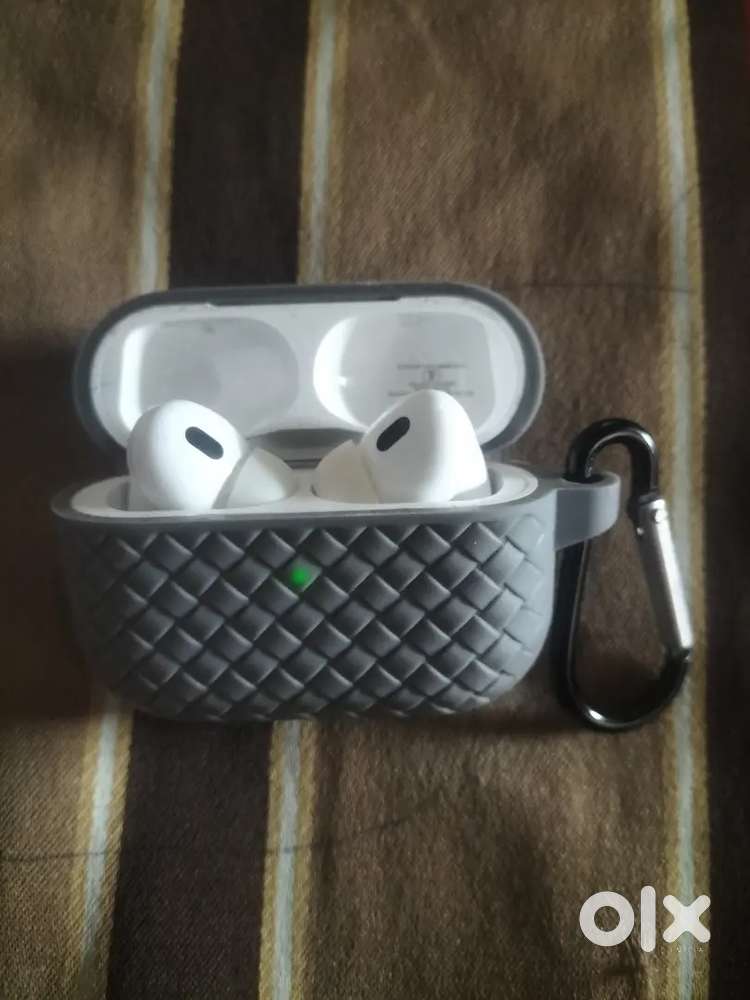 I phone air buds new Condition