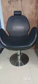 Salon chair