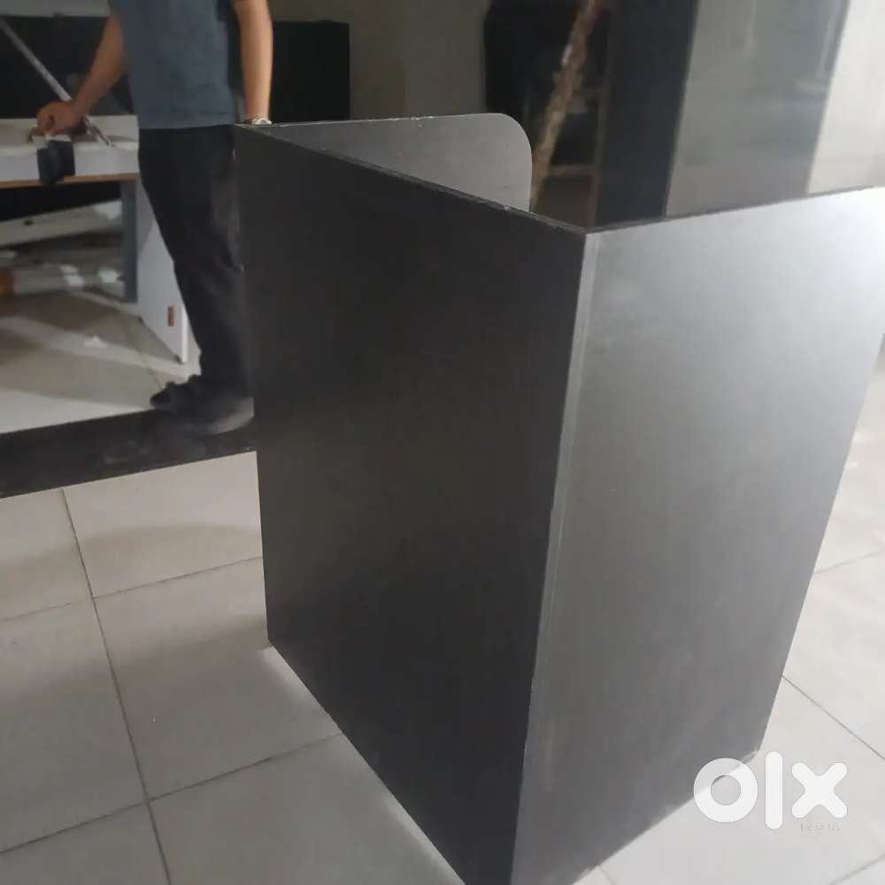 Single computer table