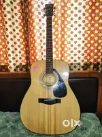 Yamaha Acoustic Guitar - Excellent Condition