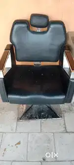 Saloon chair