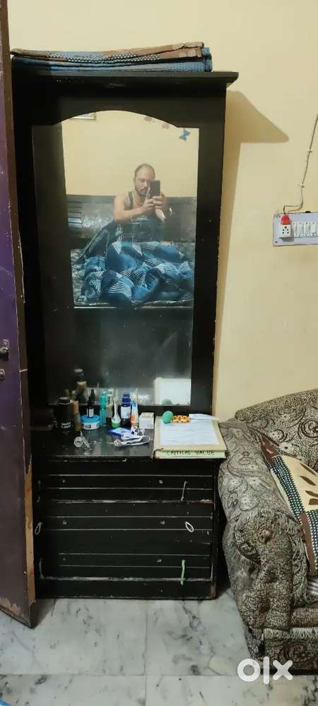 ड्रेसिंग टेबल