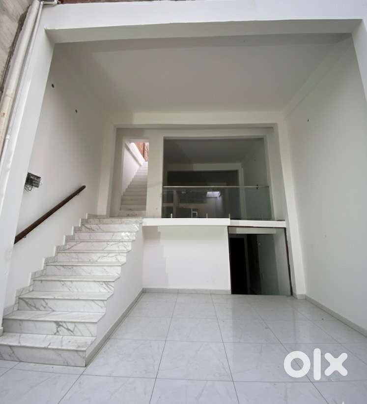 Commercial Building for Rent* – Prime Location