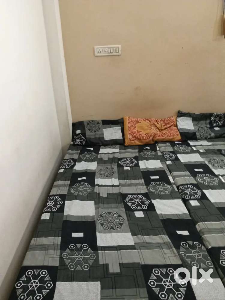Pg for Boys and Girls Ac non ac rooms.wifi. Washing machine,  geejer,