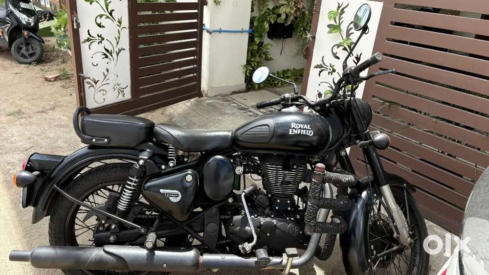 Royal Enfield Classic 500 Stealth black