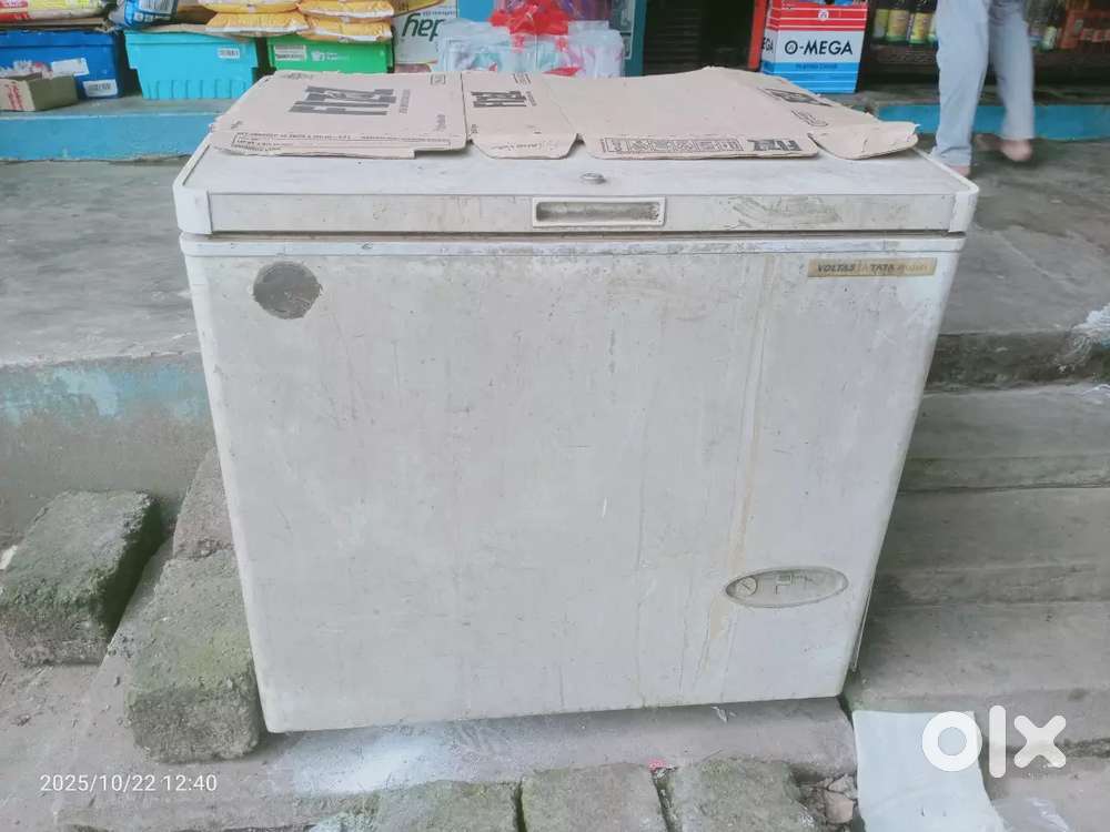 Voltas chest cooler