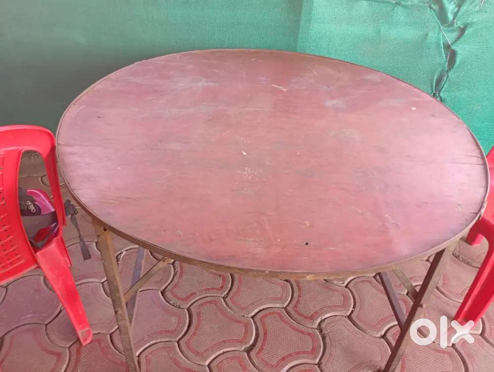 Round table