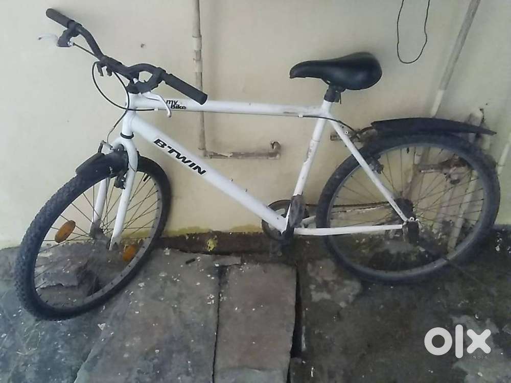 urgent sale only 2 year old btwin cycle with new tyres and tubes