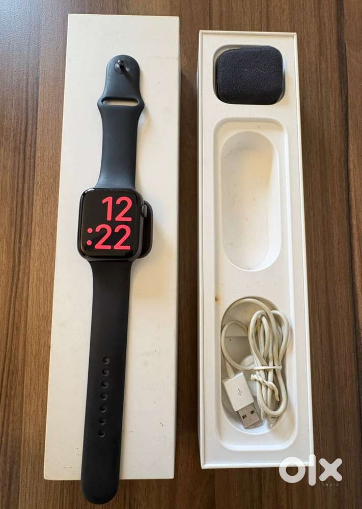 Apple Watch Series 5 Fitness Tracker