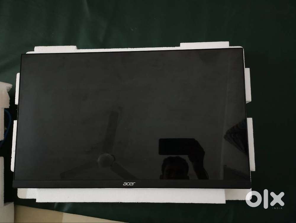 Acer NitroMonitor (VG240Y) + Monitor Table stand