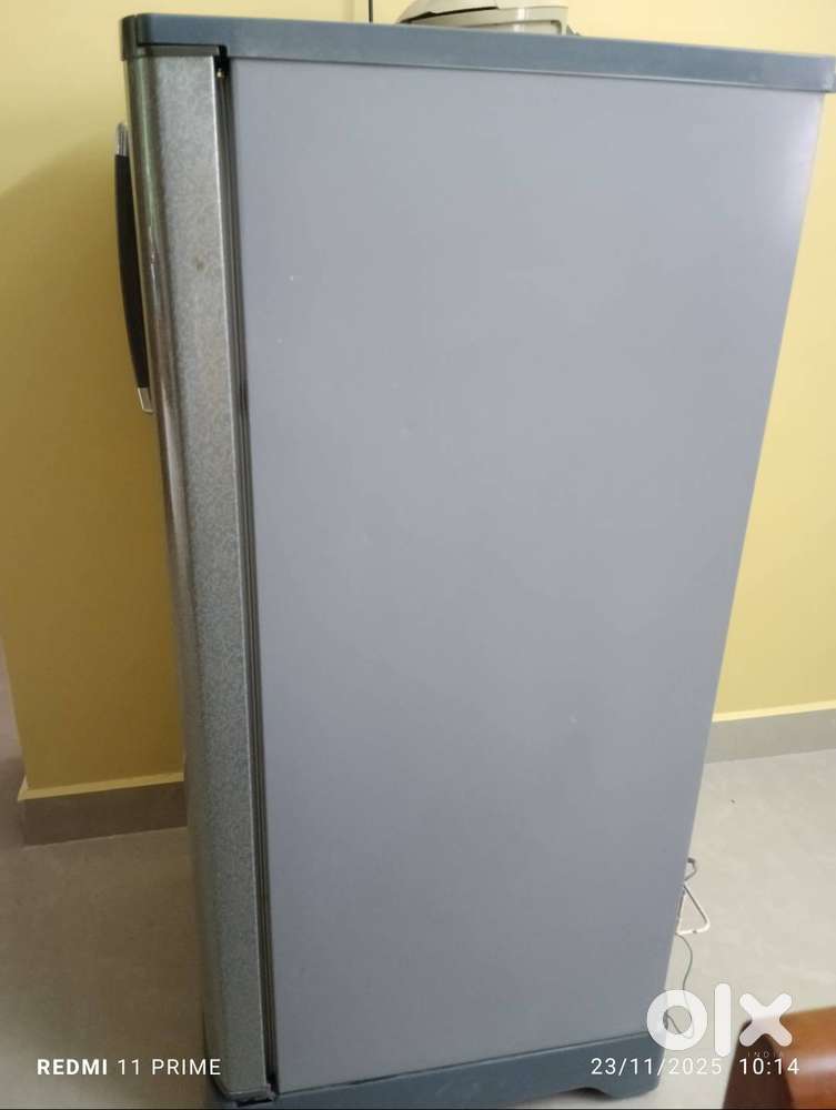 18 years old single door samsung fridge good working condition