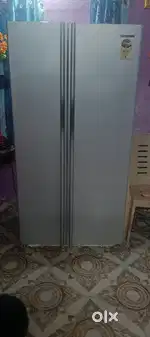 Double door refrigerator