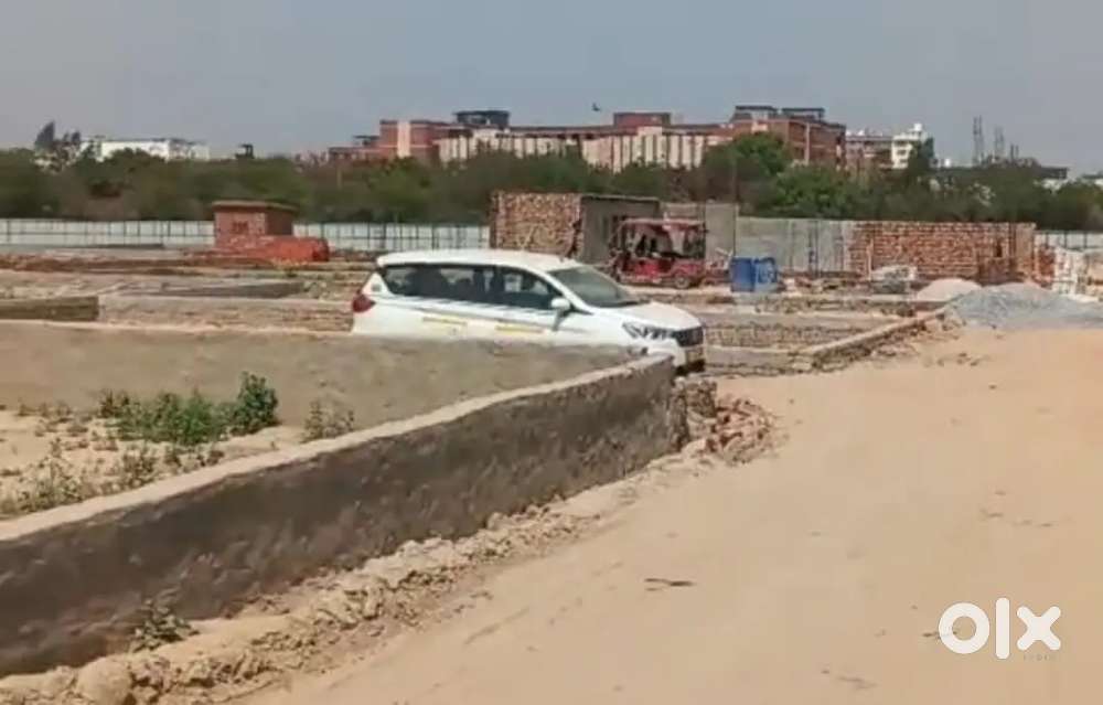 Noida  (Pari Chowk), Gated society 1KM from Metro – Loan Available