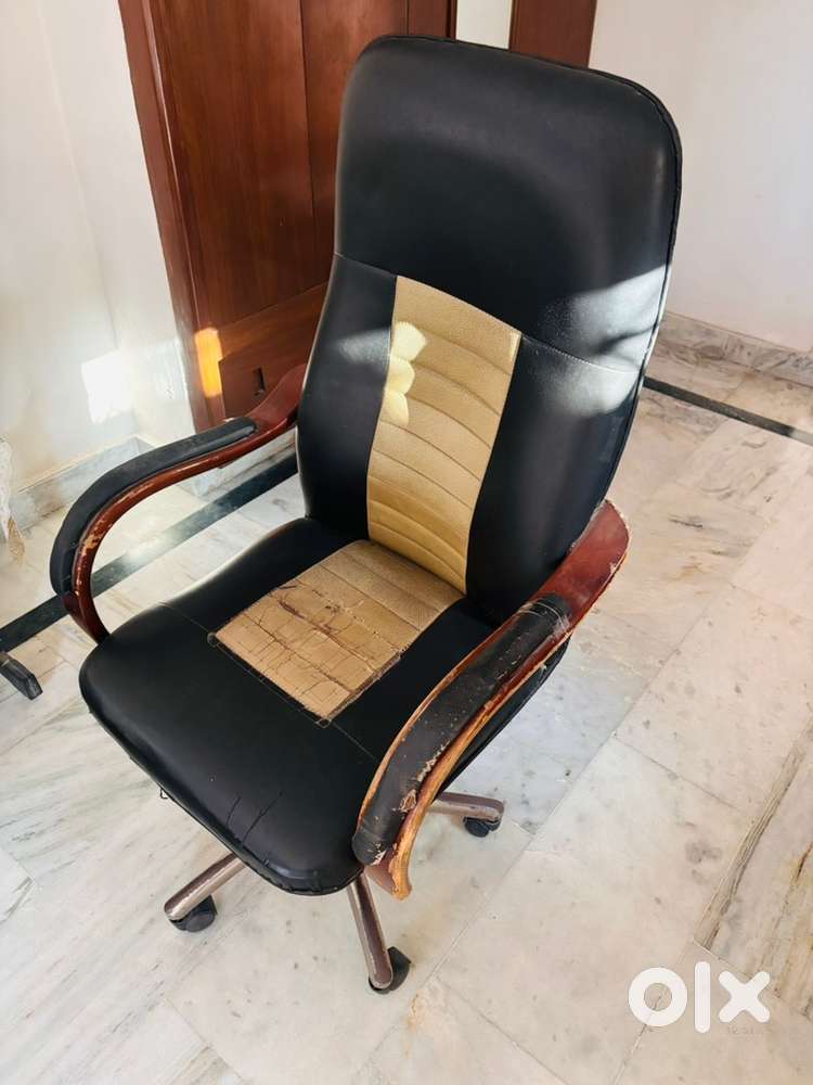 2 Revolving Chairs and 1 dressing table