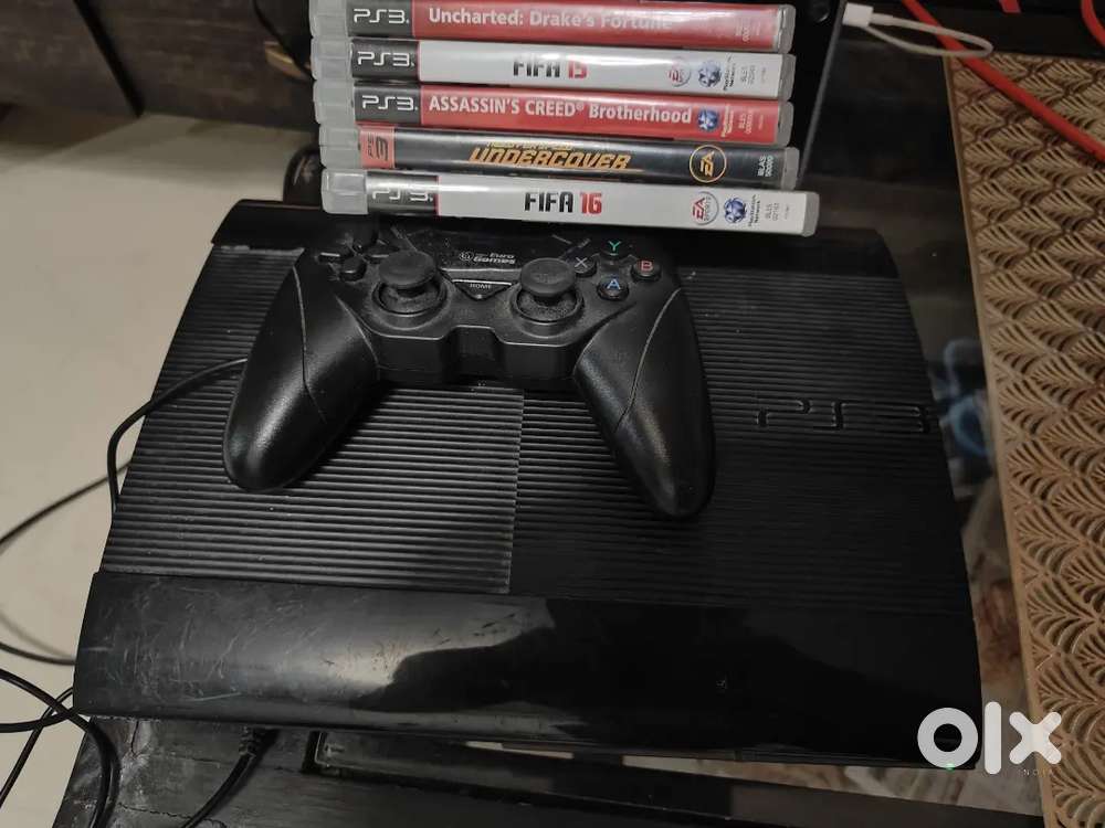 Ps3 console with games and controller