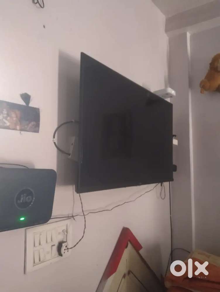 Led Tv 43 inch frame less 3 year old