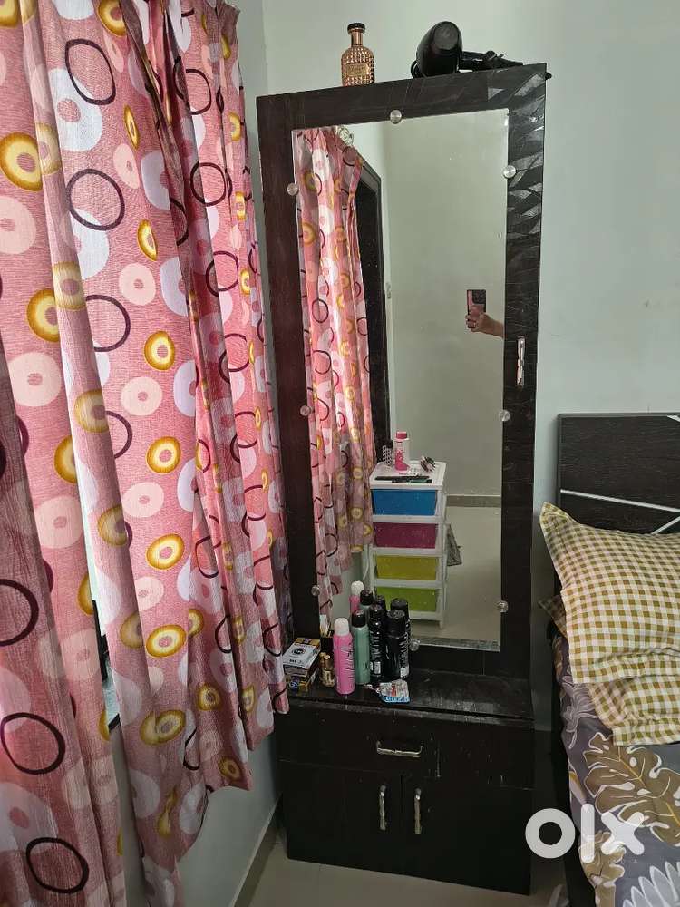 Dressing table