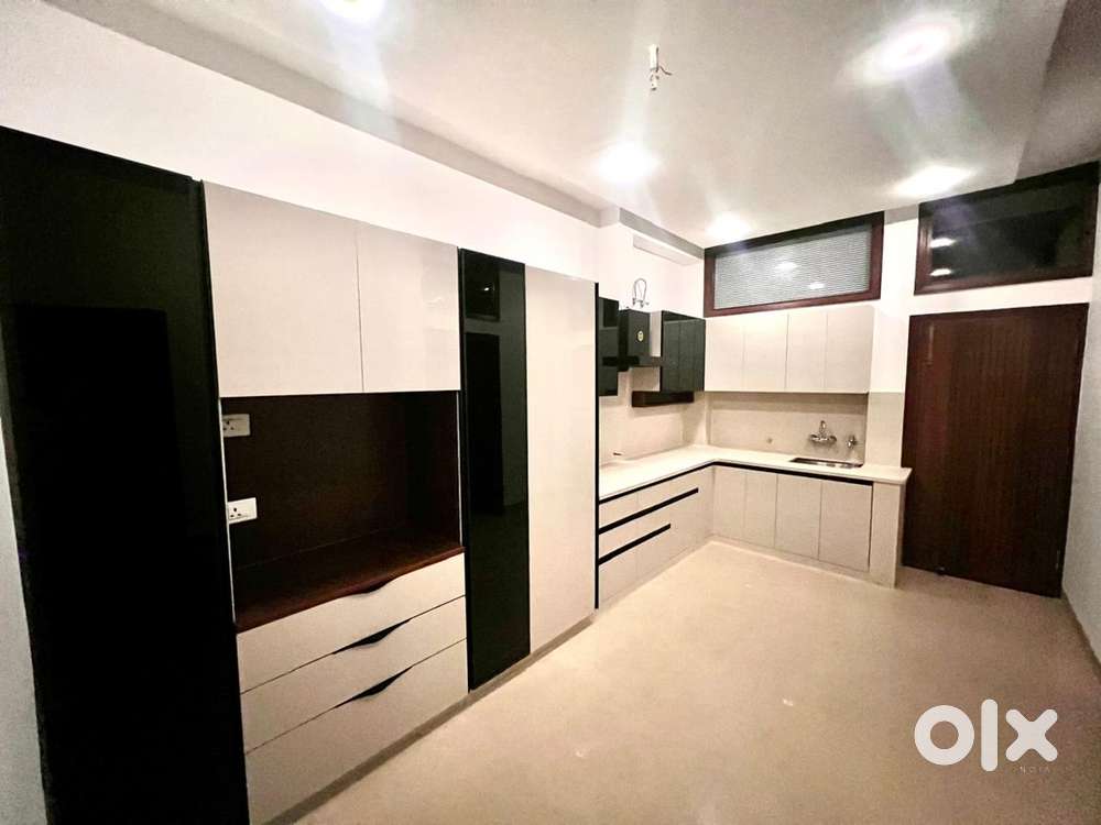 10 marla brand new  house in sector -44 chandigarh