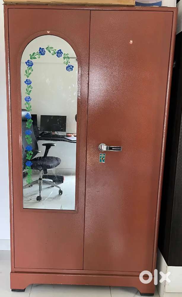 Steel Bero with Mirror for Sale