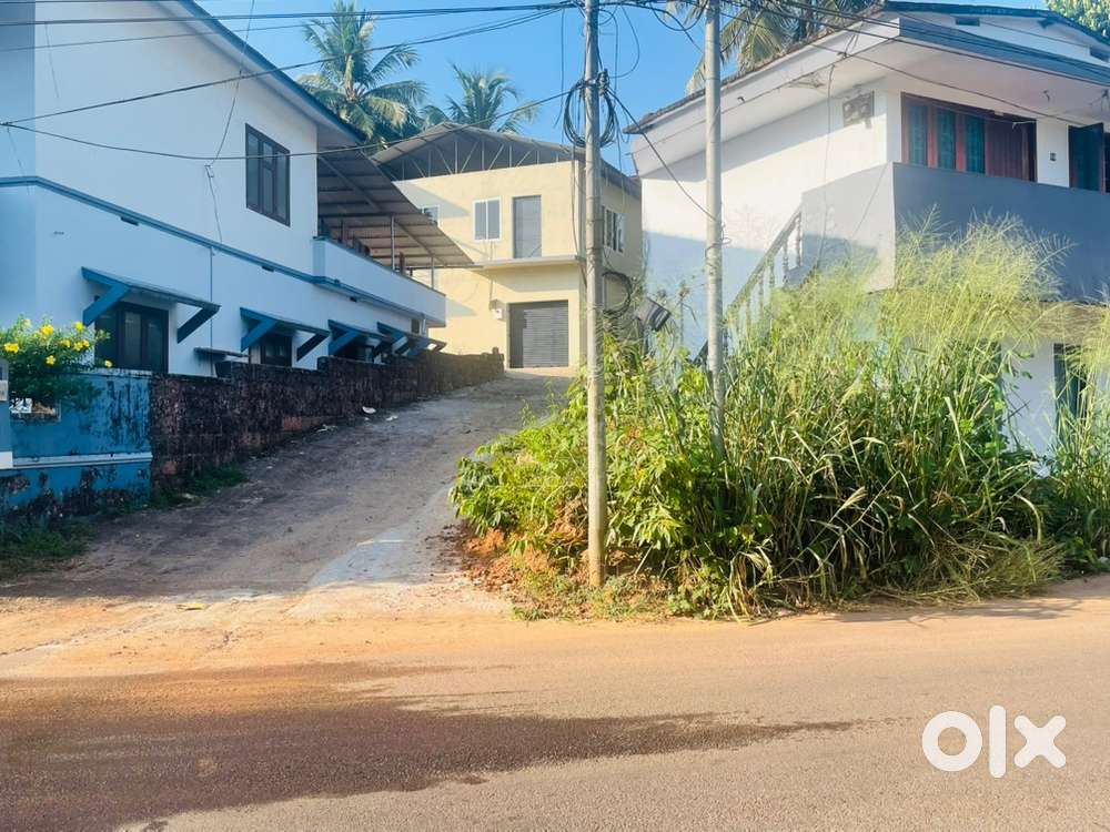 1000 sqfeet Room for Rent