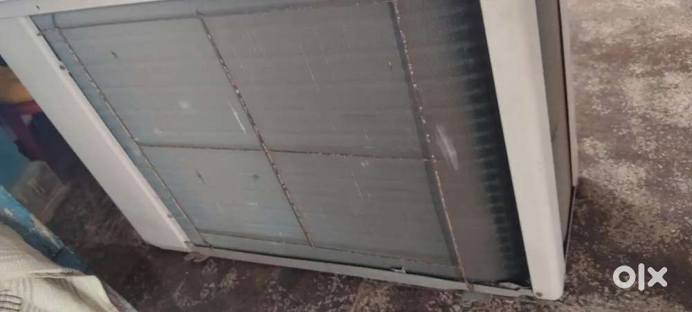 1.5 Daikin split AC