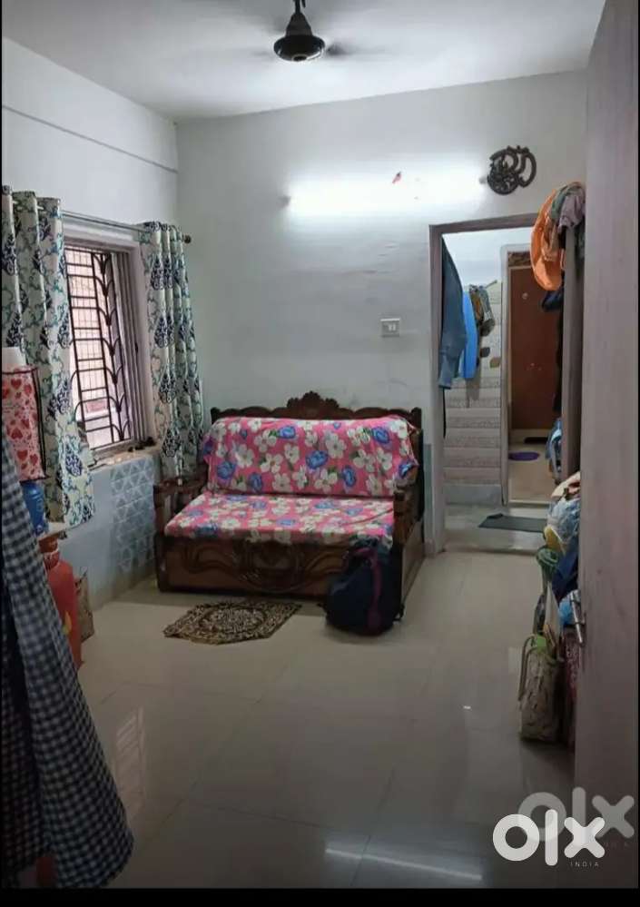 Dumdum Cantonment Railway,Metro,Airport,School &market for5_7 minutes