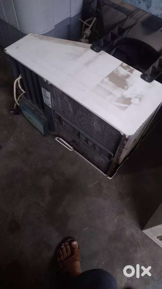 Carrier window AC