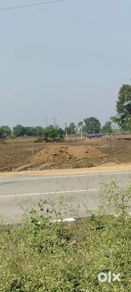 Jabalpur se 30 km shahpura NH 12 Main hiway par plot bechana hai