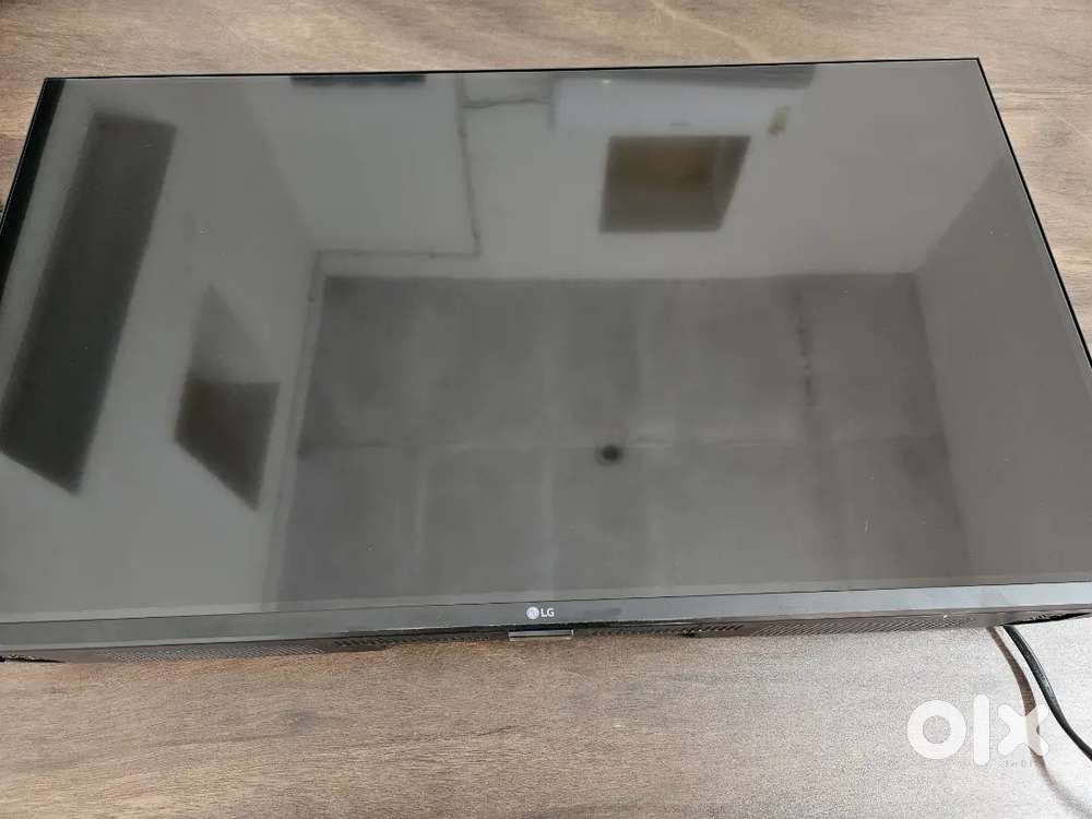 3 months old LG TV  32 inches