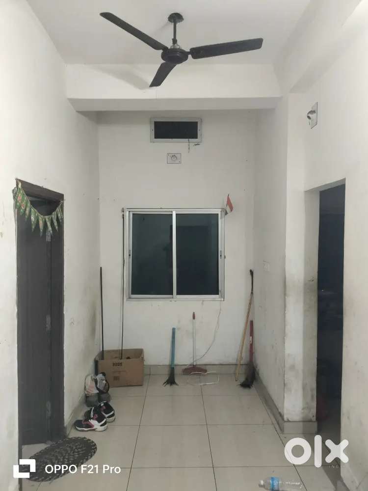 Need a good room partner (job holder)